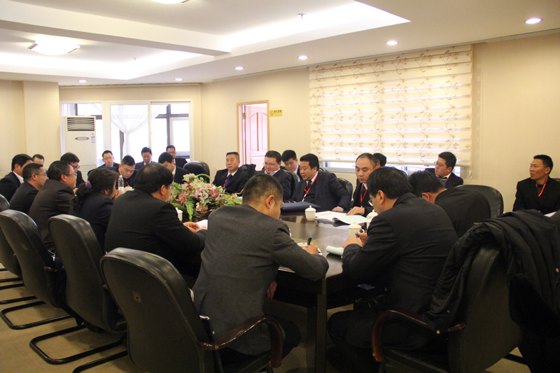 1518166167110677.jpg 對大會報告進行熱烈討論.JPG