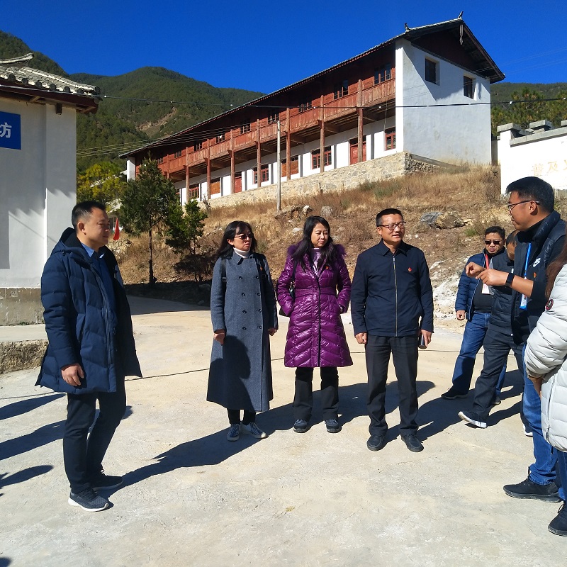 1576043253444389.jpg 聽(tīng)取講解.jpg