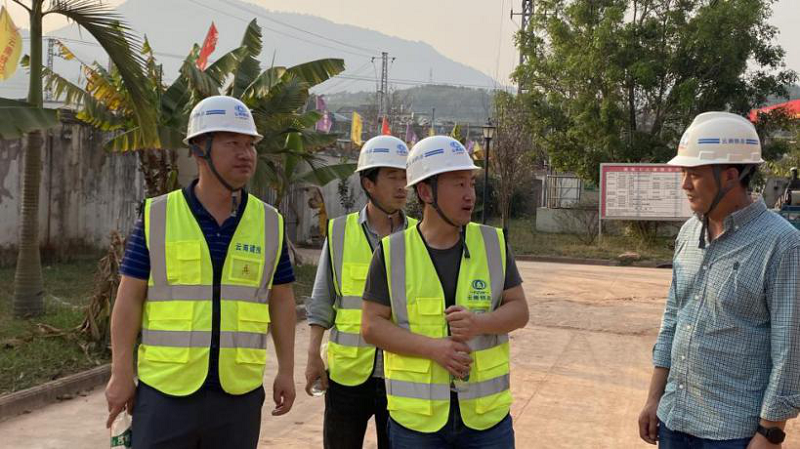 李榮峰、成聯(lián)斌到二直管景谷項目檢查指導(dǎo)工作.png