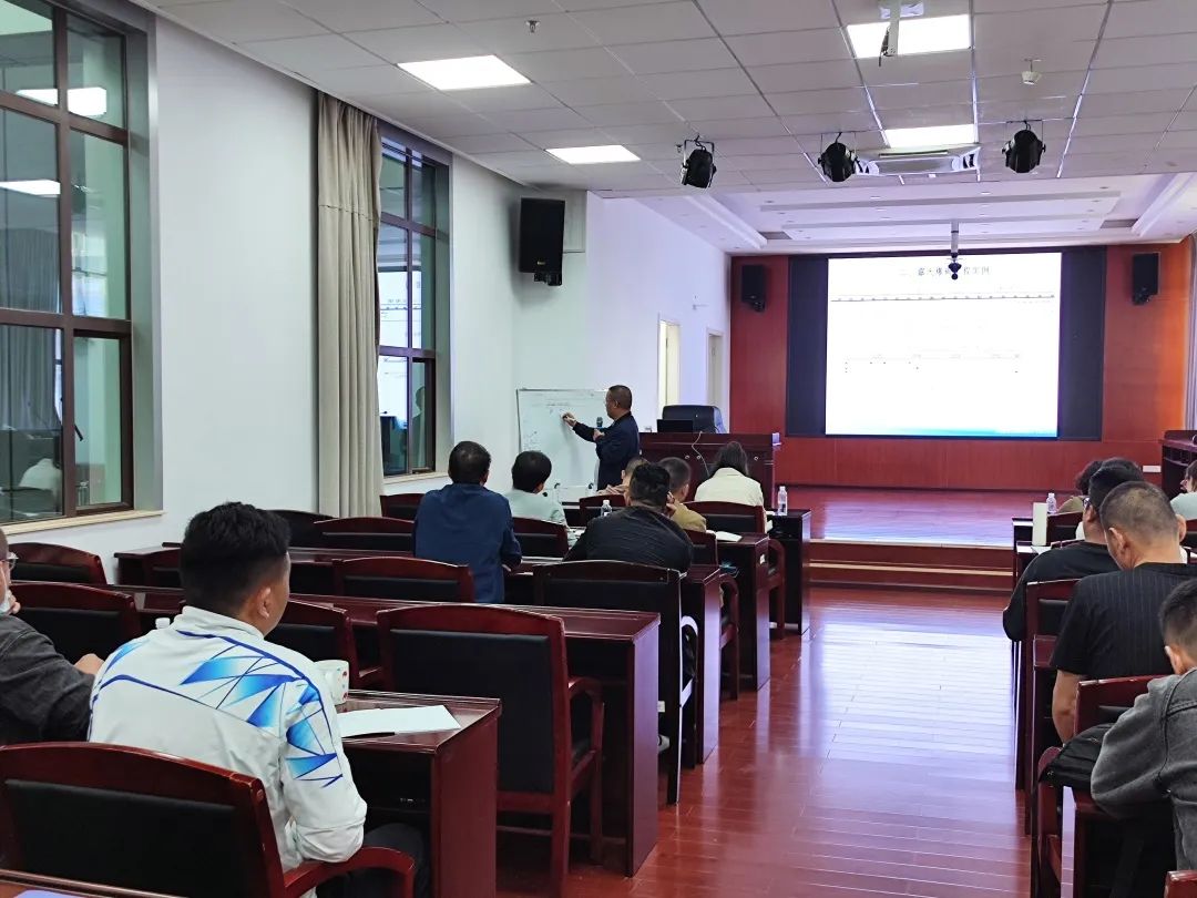 1654132440597510.jpg 2022-06-01-公司開展工程技術(shù)人員爆破知識(shí)培訓(xùn).jpg