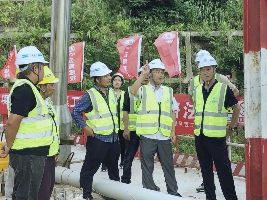 金光祥帶隊(duì)到景洪神秘谷大橋項(xiàng)目檢查指導(dǎo).jpg