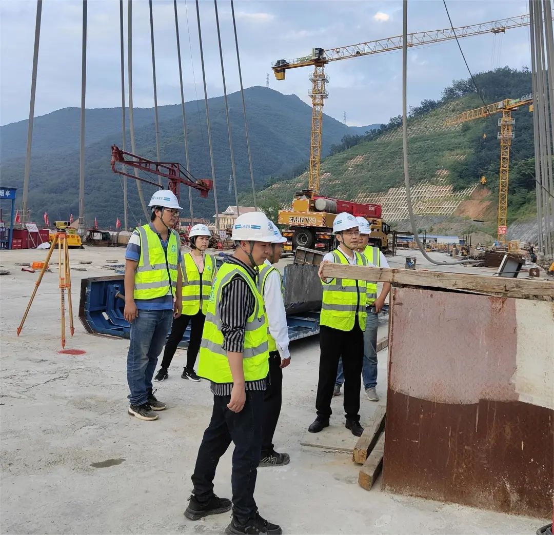 2022-10-31-【一線工作法】李光正到景洪神秘谷大橋項(xiàng)目開(kāi)展安全生產(chǎn)檢查工作.jpg