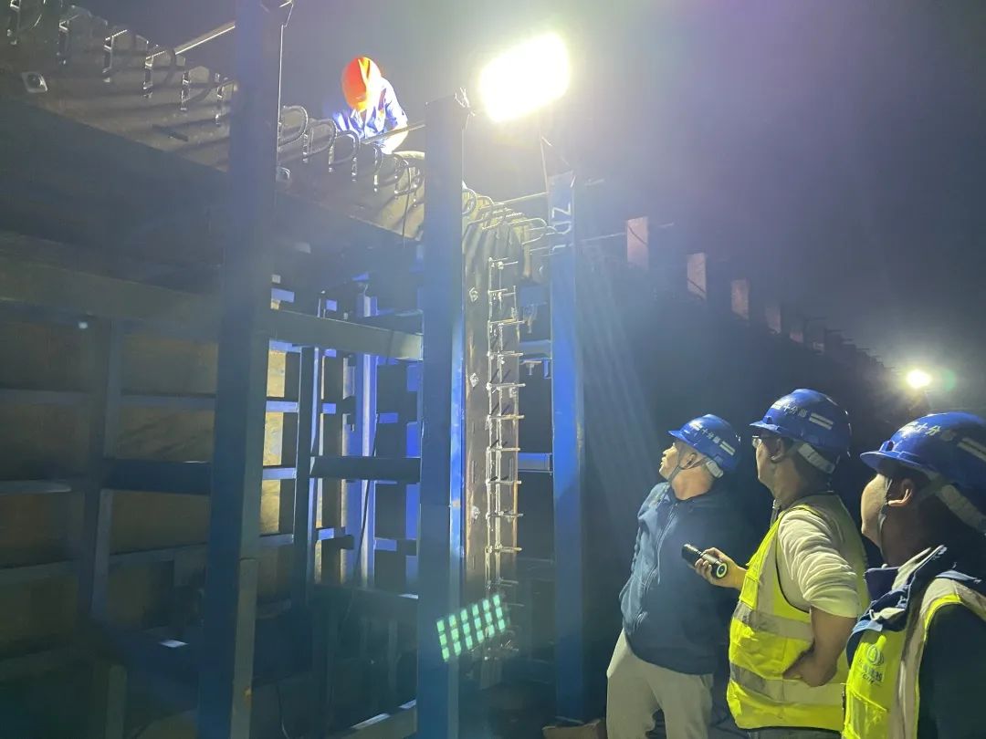 2023-3-2-那興項(xiàng)目首片40米T梁順利澆筑 金光祥到現(xiàn)場指導(dǎo)1.jpg